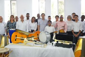 cultura-impulsa-formacion-musical-con-entrega-de-instrumentos-en-la-romana