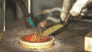 oro-rompe-record-historico-y-supera-los-5,000-dolares-la-onza-en-medio-de-incertidumbre-global