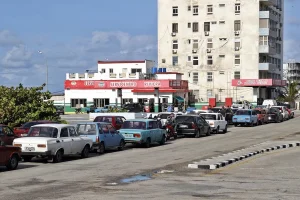 fin-del-petroleo-venezolano-dispara-colas-por-gasolina-y-agrava-la-crisis-energetica-en-cuba