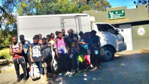 ejercito-intercepta-camion-con-22-haitianos-indocumentados-ocultos-en-montecristi