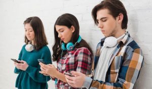 ¿por-que-deberiamos-regular-el-acceso-a-redes-sociales-en-adolescentes?