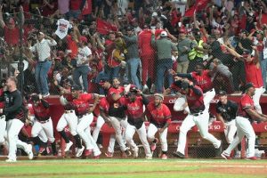 leones-son-bicampeones-con-su-corona-18-en-lidom