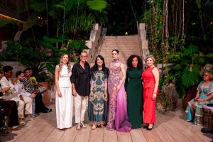 miss-universo-y-giannina-azar-se-unen-en-desfile-por-el-autismo-en-republica-dominicana