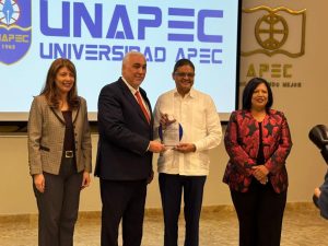 unapec-reconoce-juan-manuel-mendez-por-su-liderazgo-en-gestion-del-riesgo