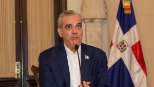 abinader-amenaza-con-accion-legal-si-aerodom-no-inicia-terminal-en-el-aila