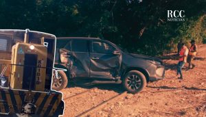 locomotora-canera-arrastra-una-yipeta-en-barahona