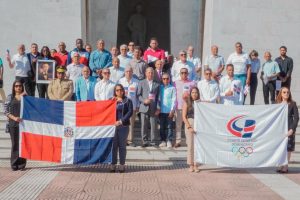 comite-olimpico-dominicano-realiza-ofrenda-floral-en-altar-de-la-patria