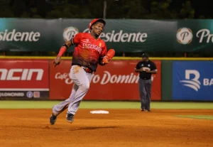 junior-lake-alcanza-su-quinto-anillo-y-entra-a-la-elite-de-la-lidom