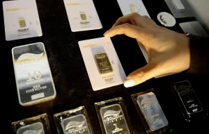 el-oro-roza-los-5.600-dolares,-nuevo-maximo,-y-la-plata-supera-los-119-dolares