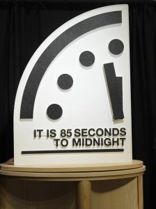 la-humanidad-al-borde:-el-reloj-del-apocalipsis-a-85-segundos-del-final