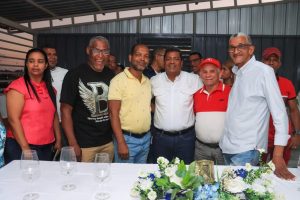 alcalde-junior-santos-escucha-reclamos-de-residentes-en-la-fe-y-promete-mejoras-viales