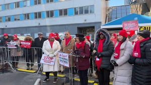 adriano-espaillat-respalda-huelga-de-enfermeras-por-reclamo-de-mejoria-laboral-en-ny