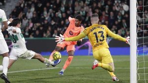 el-barca-gana-en-elche-(3-1)-y-se-distancia-en-el-liderato-de-laliga