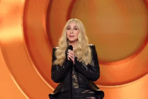cher-protagoniza-un-momento-inolvidable-en-los-grammy-2026