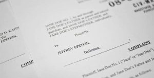 EE.UU. retira miles de documentos de Epstein tras divulgar información de víctimas