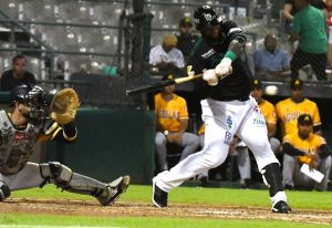 Estrellas firman a Miguel Sanó por 2 años