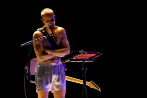 polemica-en-los-grammy:-productor-afirma-que-la-actuacion-de-justin-bieber-no-estaba-prevista