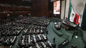 La instalación de una peluquería en el Senado desata un insólito debate en México