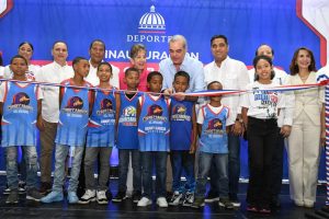 El presidente Abinader entrega dos polideportivos en Puerto Plata
