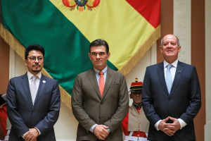 Perú restablece relaciones con Bolivia y presenta nuevo embajador tras tres años de ruptura
