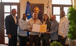 ayuntamiento-del-dn-declara-municipe-distinguido-al-merenguero-tipico-el-blachy