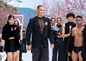 Jankovic Feliz brilla en el Festival del Cerezo con su nueva colección «Utopía»