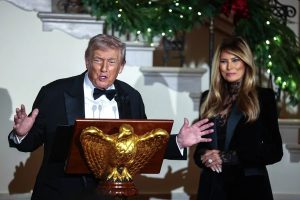 donald-y-melania-trump-visitaran-a-las-fuerzas-especiales-que-capturaron-a-nicolas-maduro