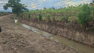 INDRHI despliega brigada y equipo pesado en el canal La Enea de Carrera de Yeguas