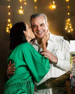 Abinader dedica mensaje a Raquel Arbaje por el Día del Amor y la Amistad