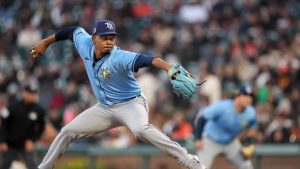 Edwin Uceta queda fuera del Clásico Mundial por molestias en el hombro