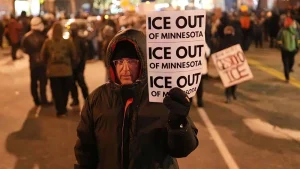 Gobierno de Trump asegura redadas migratorias seguirán pese a cierre parcial del DHS