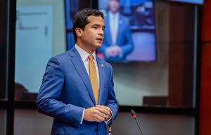 omar-fernandez-cuestiona-nueva-deuda-de-us$2,750-millones-con-us$3,700-millones-aun-sin-ejecutar