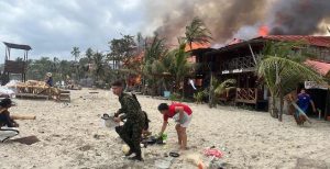Un voraz incendio destruye un complejo turístico de la ciudad colombiana de Santa Marta
