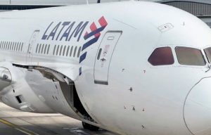 Un avión de Latam aborta despegue en Bogotá para evitar choque con un helicóptero militar