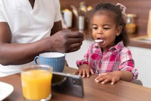 antibioticos-y-ultraprocesados-elevan-riesgos-de-salud-en-ninos