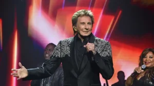 barry-manilow-suspende-temporalmente-su-gira-por-problemas-de-salud