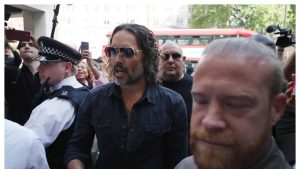 el-actor-russell-brand-se-declara-no-culpable-de-dos-nuevos-cargos-de-caracter-sexual