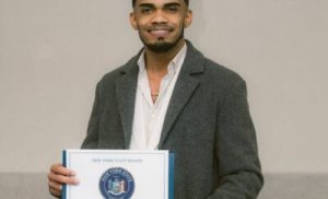 angel-martinez-reynoso-recibe-reconocimiento-especial-en-la-gala-joven-internacional