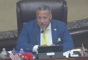 Alex Méndez pide calles más limpias en Paterson: “¡Basta de nieve y basura!”