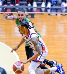 Pueblo Nuevo y Sameji pegan primero en las semifinales del Superior de Santiago