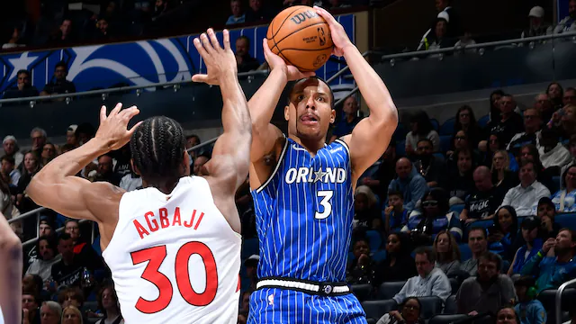 desmond-bane-multado-con-25.000-dolares-por-lanzar-balon-a-las-gradas