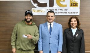 el-alfa-recibe-la-nueva-cedula-de-identidad