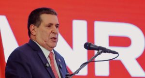 Expresidente paraguayo Horacio Cartes es ingresado en terapia intensiva tras convulsión