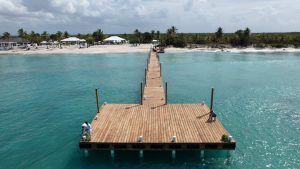 abinader-inaugura-muelle-y-deja-iniciado-club-de-playa-en-isla-catalina