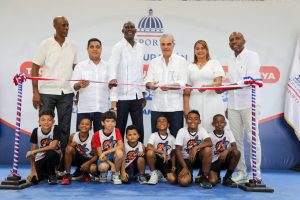 Abinader entrega moderno techado en La Romana y cumple sueño deportivo de 44 años