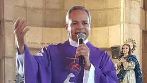 Padre Chelo advierte sobre “crisis de identidad” y llama a volver a Dios