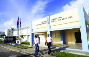 trasladan-a-21-internos-de-carcel-de-moca-por-presuntos-ilicitos