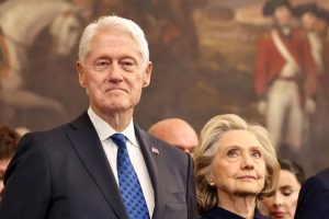 Congreso de EE.UU. publica videos completos de la declaración de los Clinton sobre Epstein