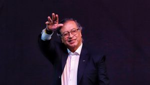 Gustavo Petro compara su desempeño «en la cama» con los logros de su Gobierno