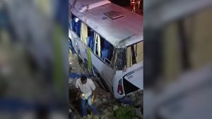 Dos fallecidos y 18 heridos por accidente de tránsito en un autobús en La Romana